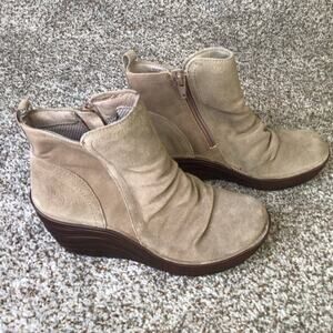 Bionica Suede Wedge Boot size 6 1/2